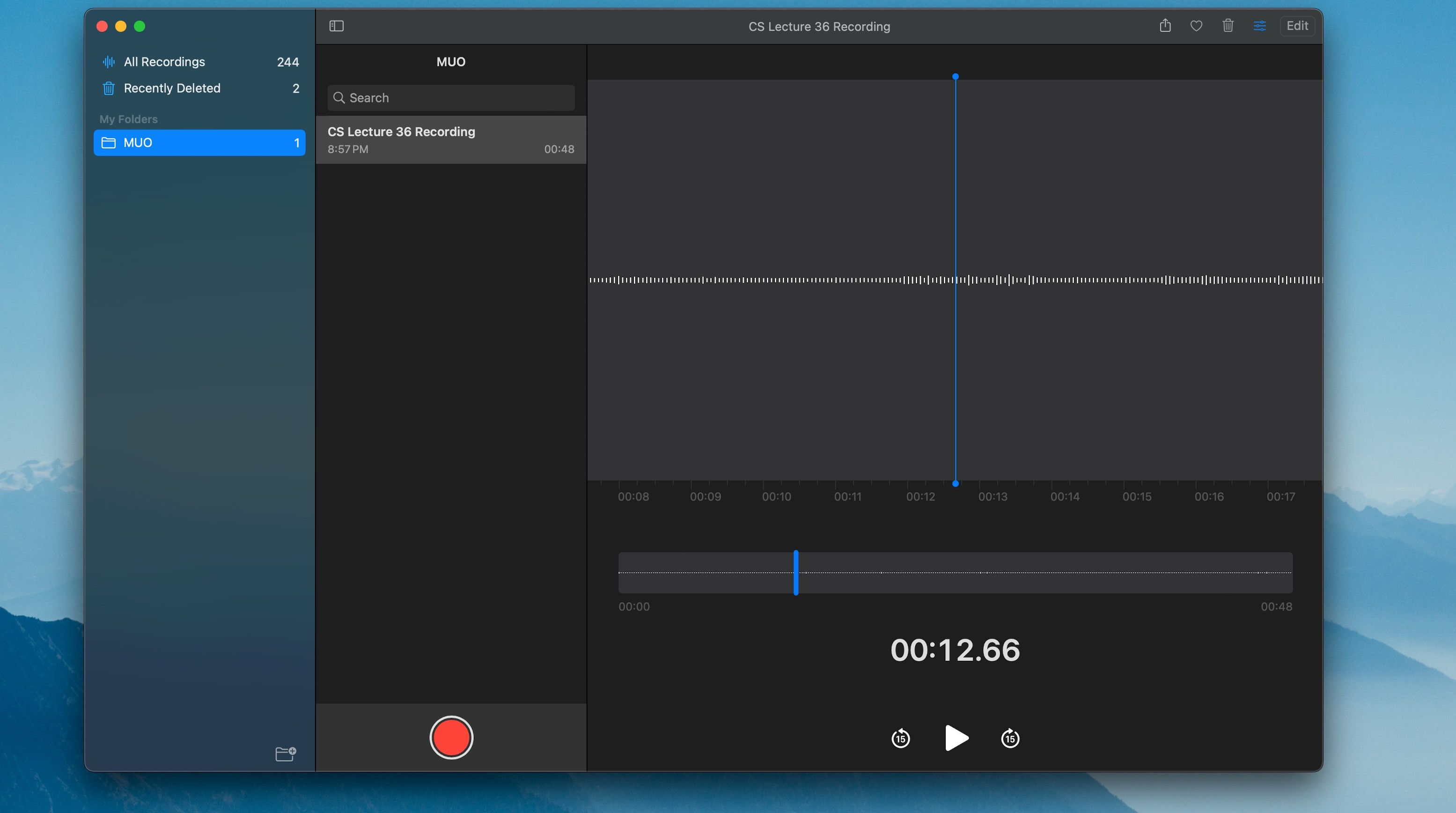 منوی یادداشت صوتی macOS با گزینه‌هایی برای پخش، 15 ثانیه به جلو یا 15 ثانیه به عقب