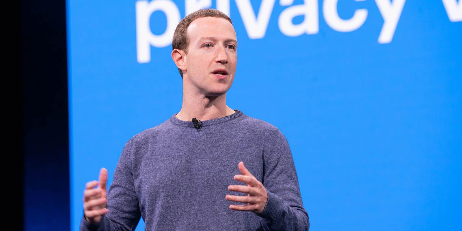 Mark Zuckerberg falando em um evento no Facebook