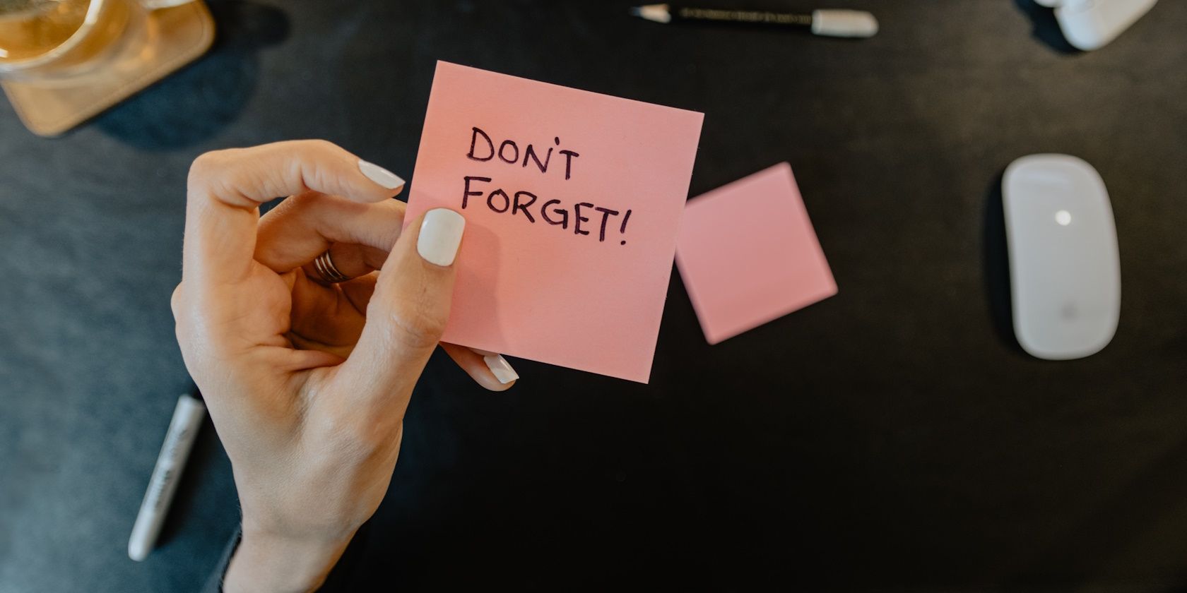 A reminder post-it note