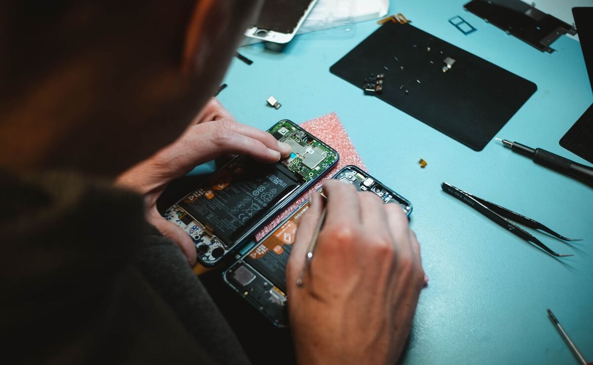Technician repairing a smartphone.