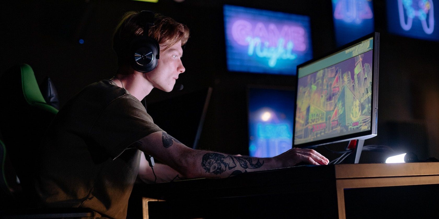 A player playing a Windows PC game 