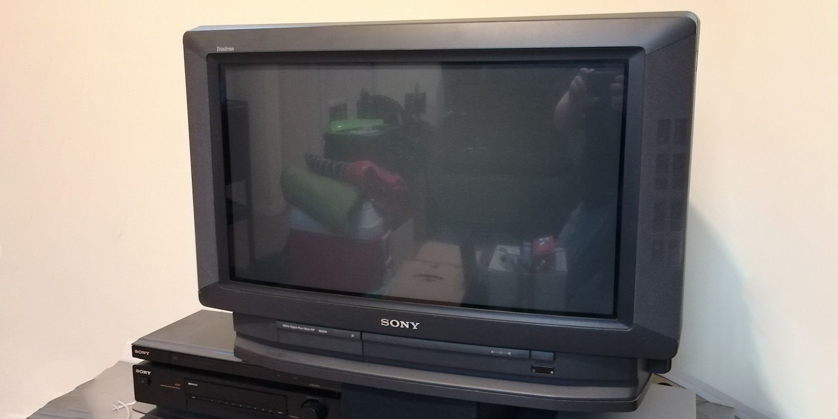 Uma das primeiras TVs widescreen da Sony