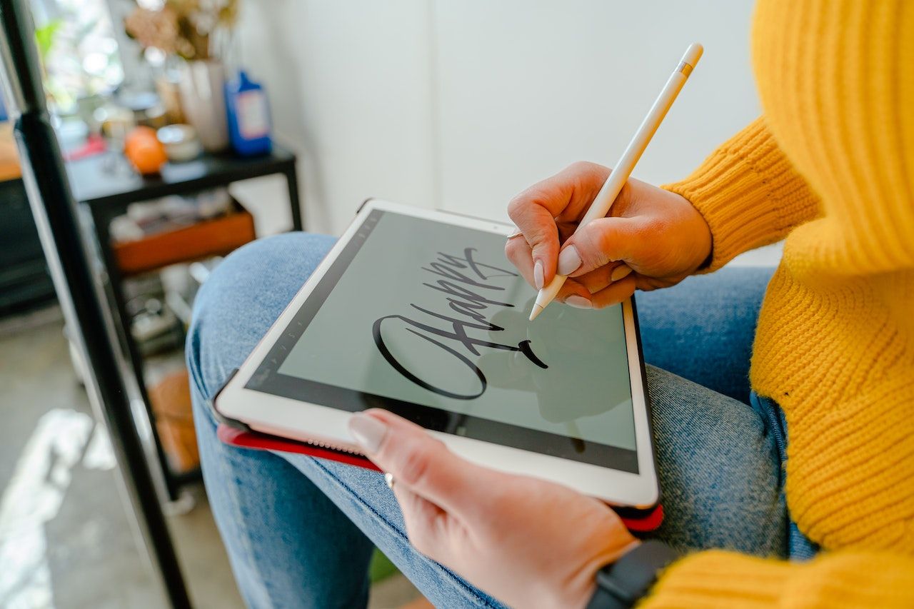 iPad vs. Drawing Tablet: Which One Should You Get for Drawing?