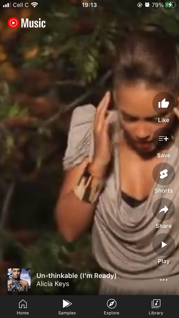 اسکرین شات از موزیک ویدیوی غیرقابل تصور Alicia Keys در YouTube Music Samples