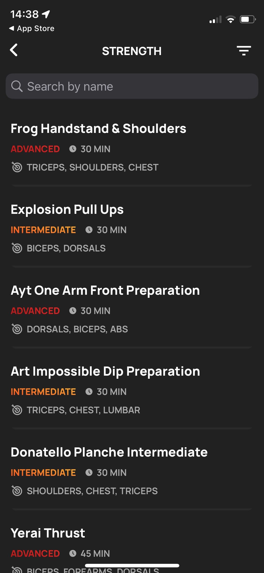 Screenshot of Calisteniapp app showing strength training workouts