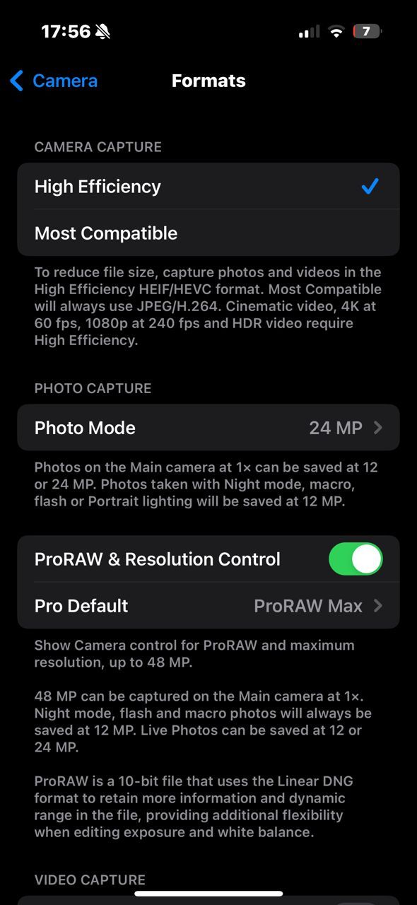 پانل فرمت های دوربین در آیفون 15 پرو (ProRAW روشن است)