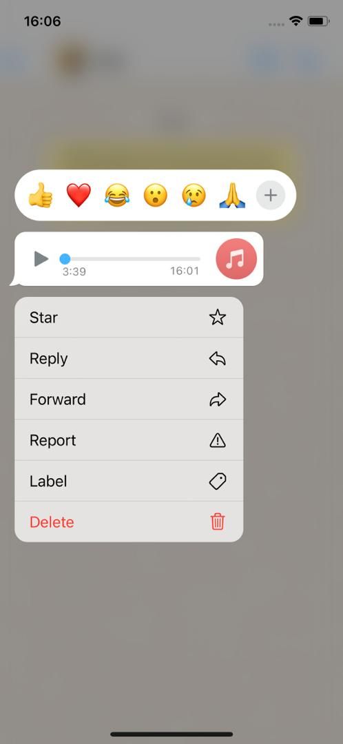 اسکرین شات نحوه فوروارد کردن پیام صوتی WhatsApp را در آیفون نشان می دهد