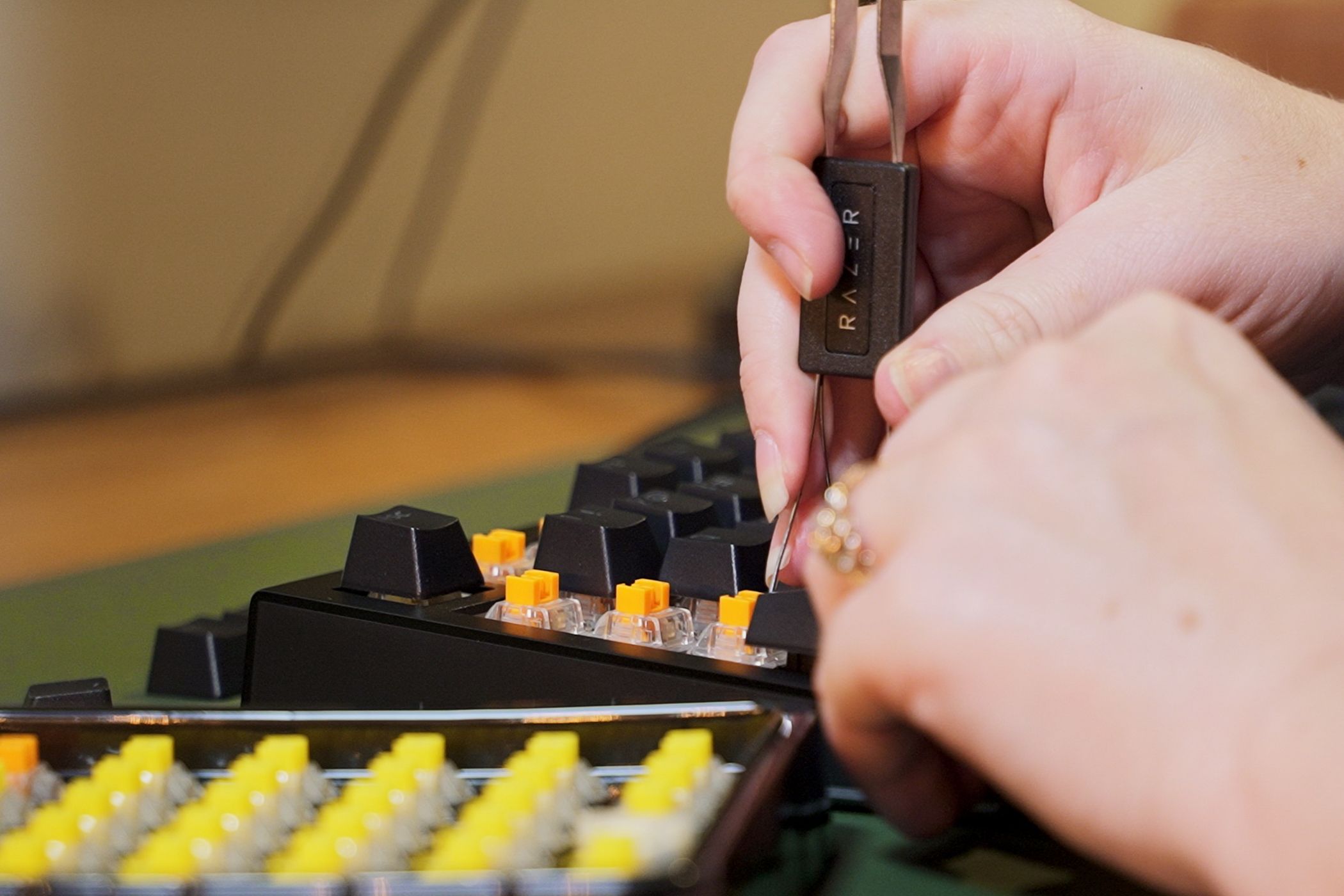 Razer Blackwidow 75% - Removing Caps