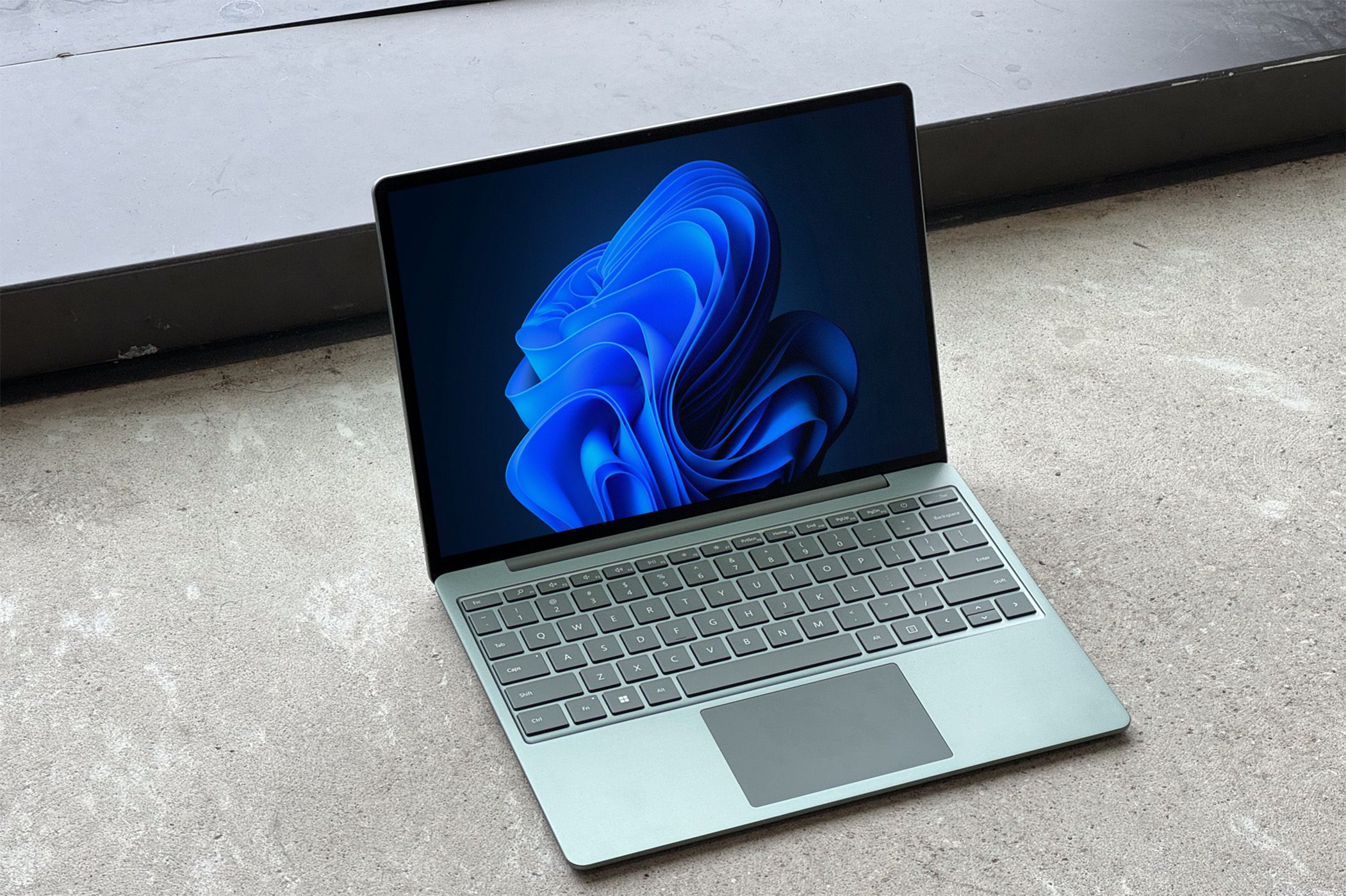 surface-laptop-go-3-display
