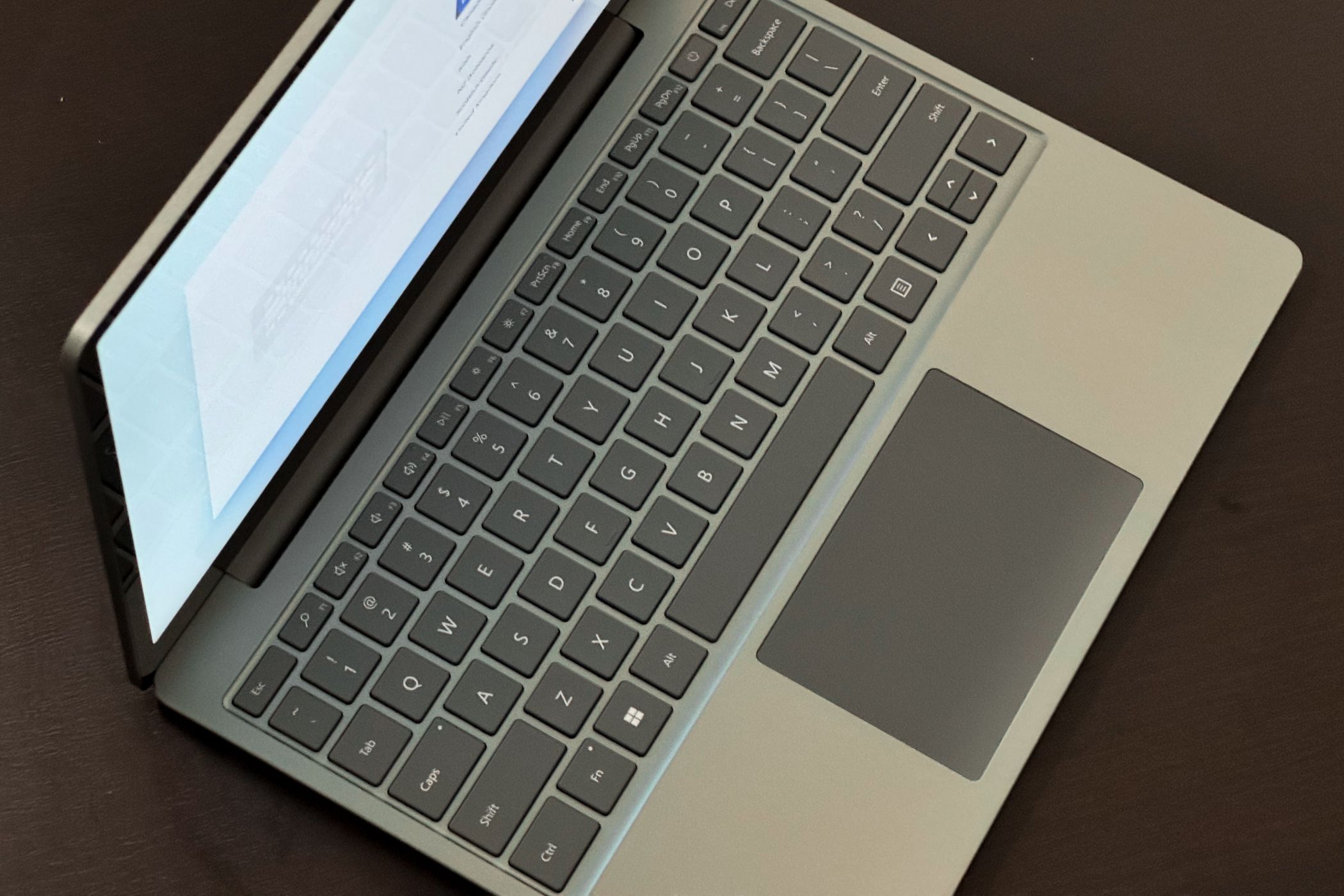 surface-ноутбук-go-3-клавиатура-2