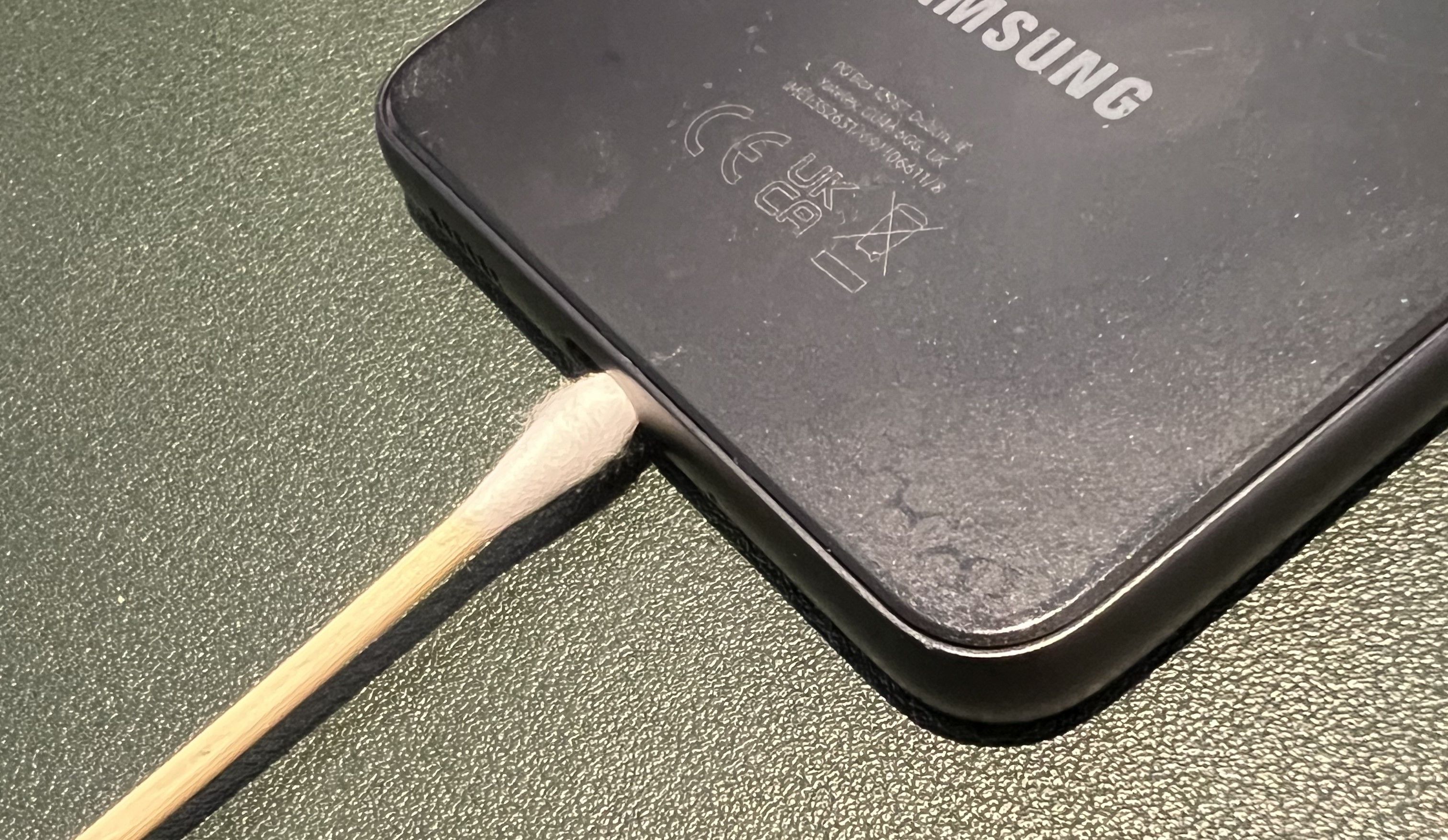The Ultimate Guide to Cleaning Your Smartphone