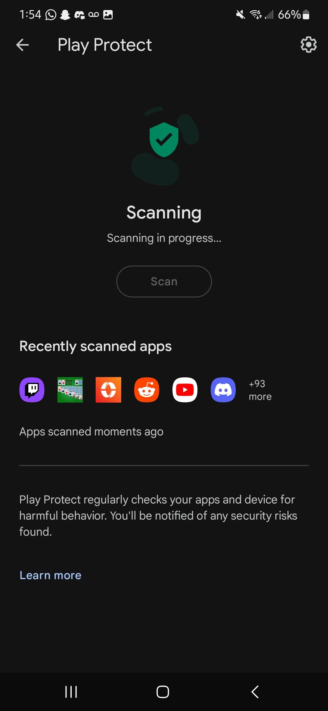 اسکرین شات یک اسکن Google Play Protect در حین اسکن.
