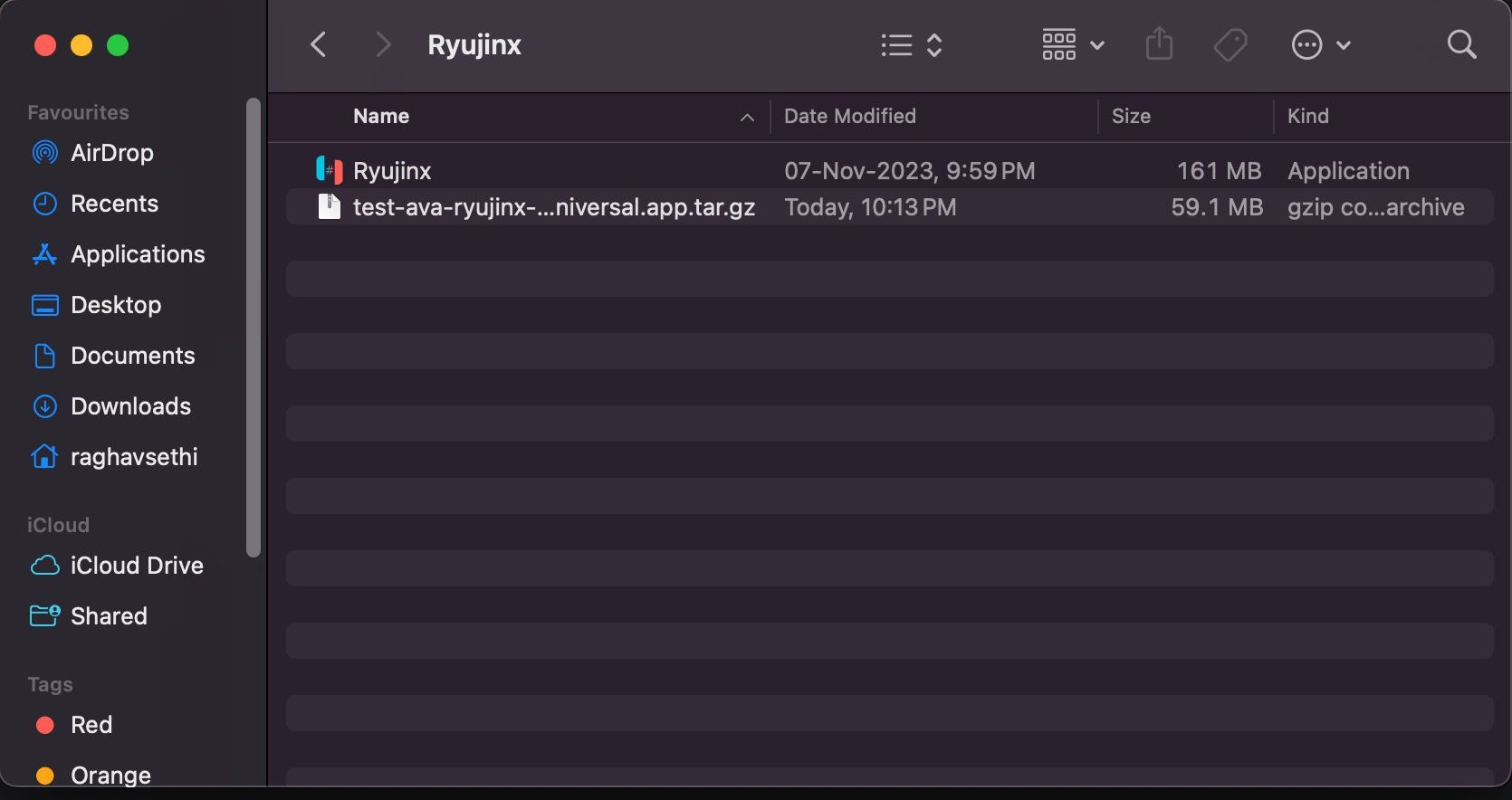 圧縮 Ryujinx ファイルと Ryujinx 実行可能ファイルの 2 つのファイルを含む macOS Finder ウィンドウ。