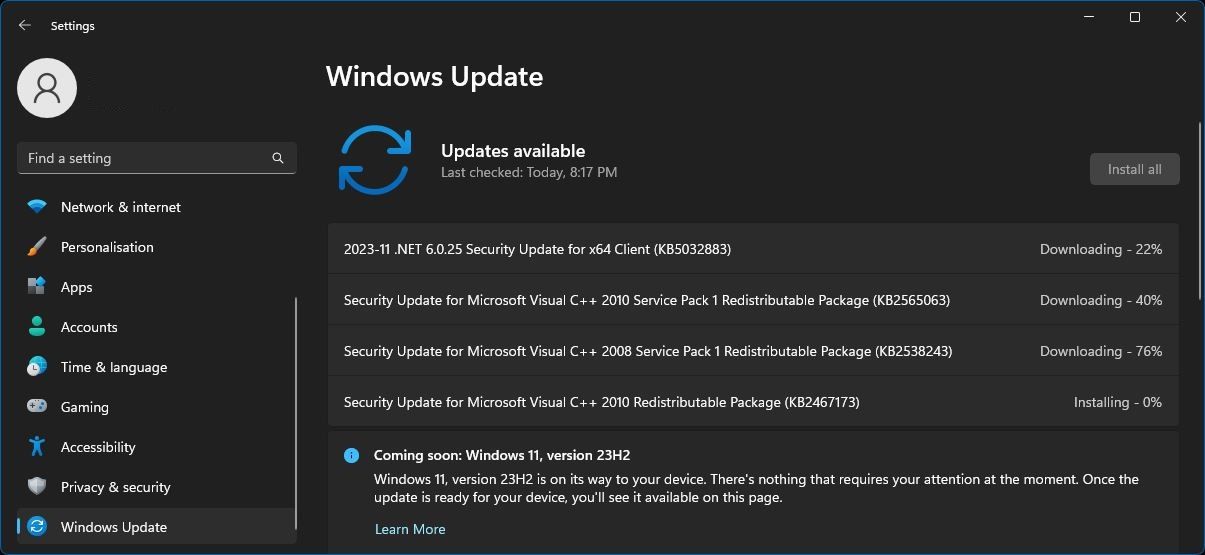 finestra delle impostazioni di aggiornamento di Windows che mostra il download degli aggiornamenti