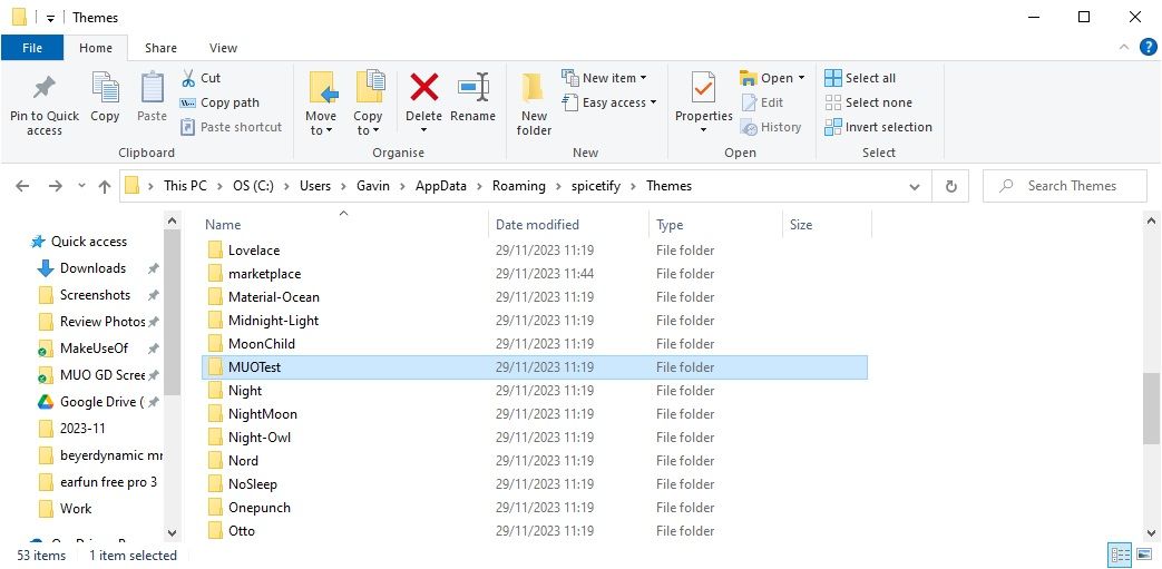 windows explorer showing spicetify theme folders