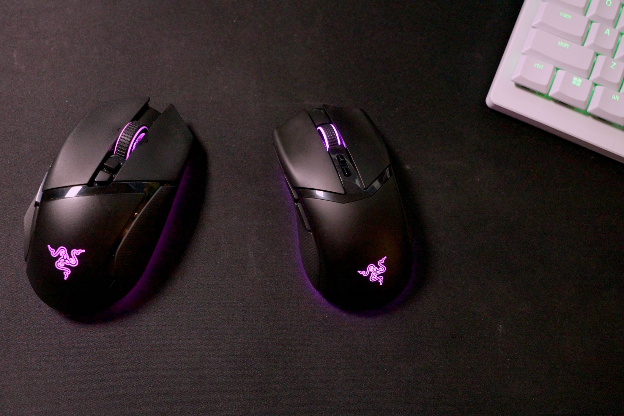 Razer Basilisk V3 - Compared to Cobra Pro