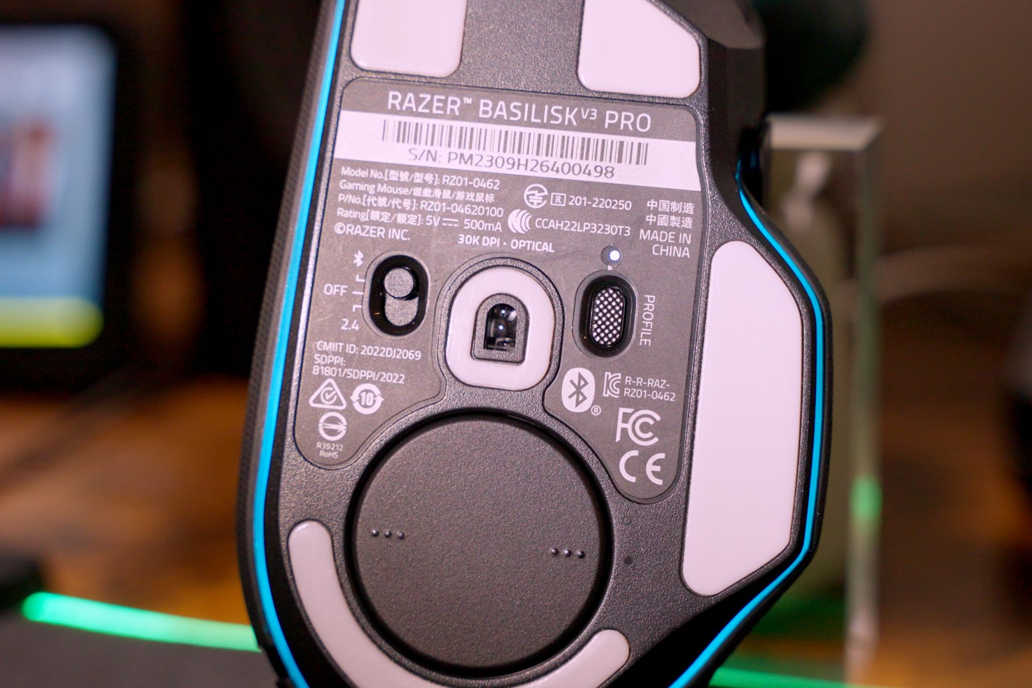 Razer Basilisk V3 - Underside Controls