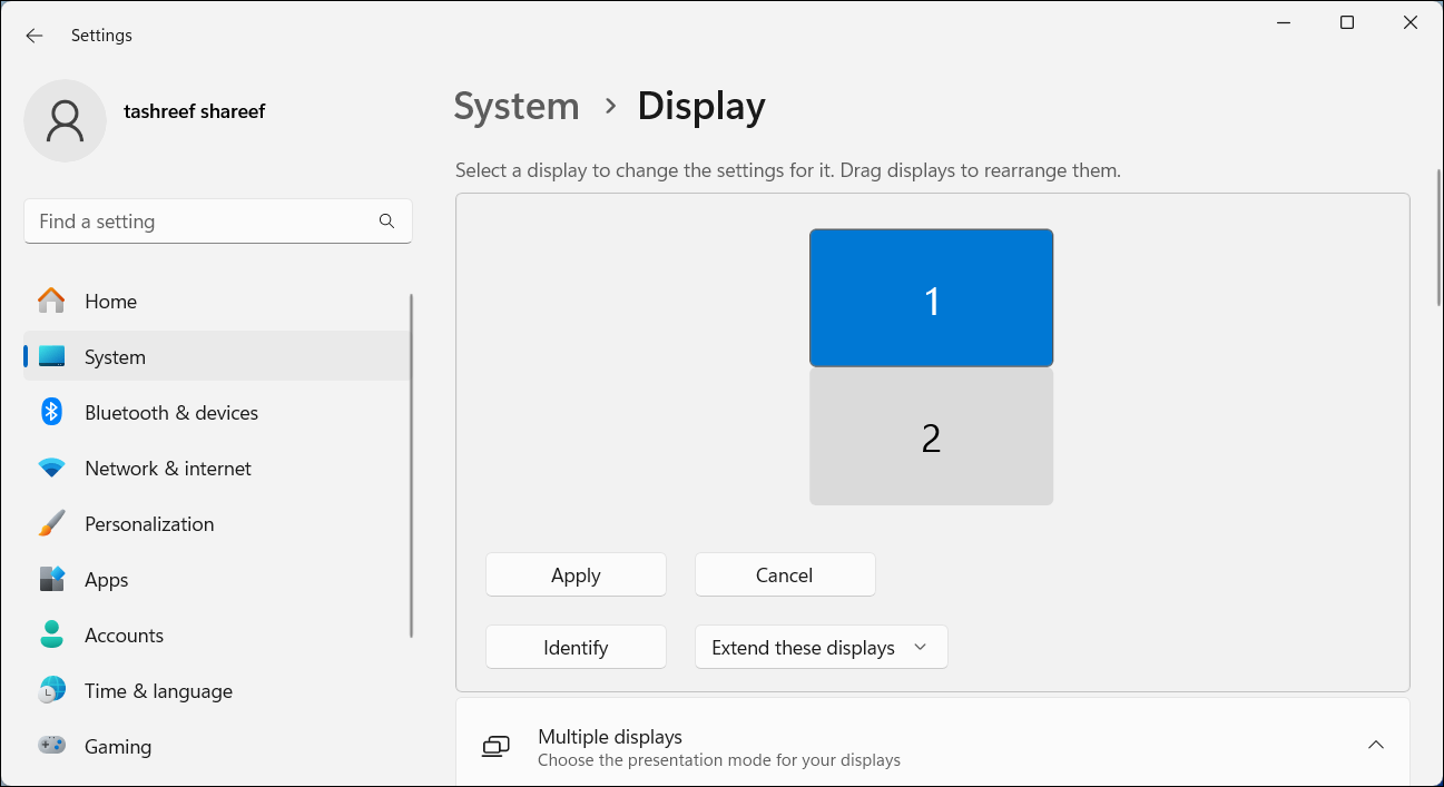 Приложение "Настройки Windows 11", показывающее опцию перестановки дисплея