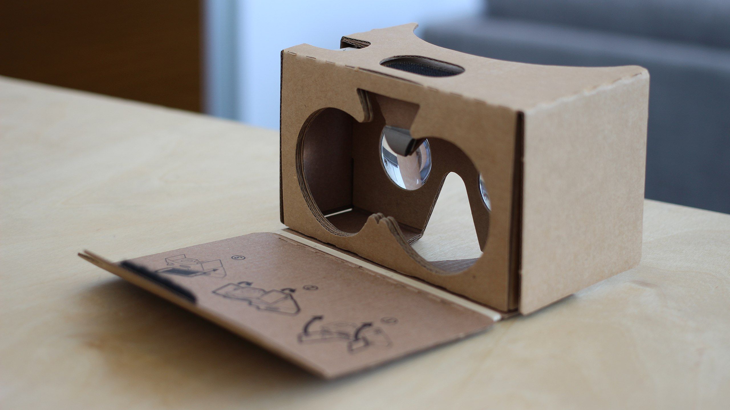 عینک و تلفن Google Cardboard