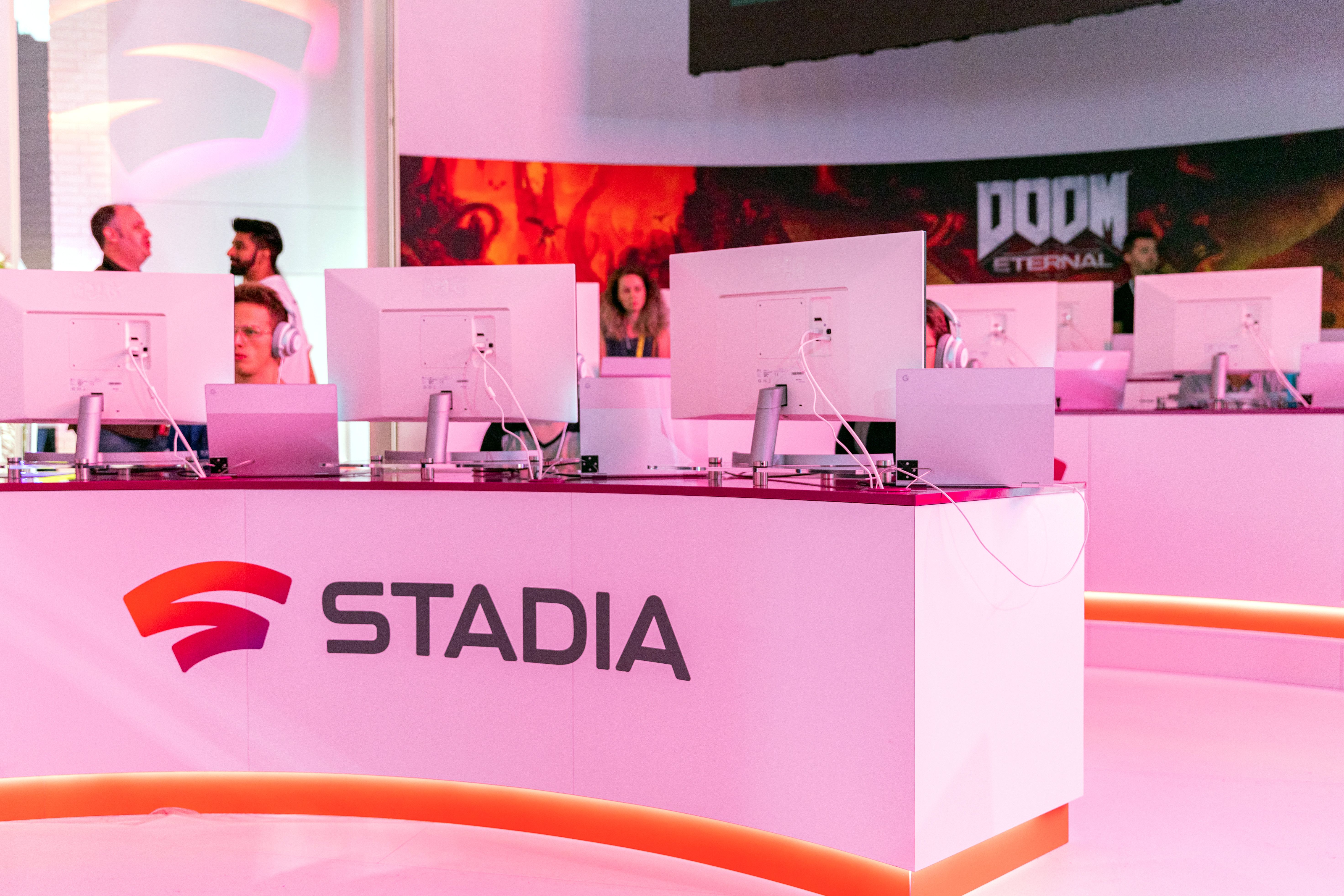 عکس از استند Google Stadia در یک کنفرانس بازی