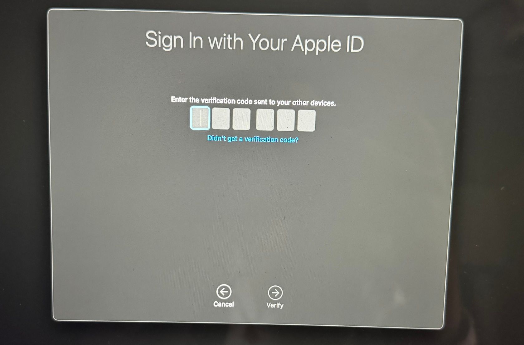 entering verification code to sign in with Apple ID on macOS