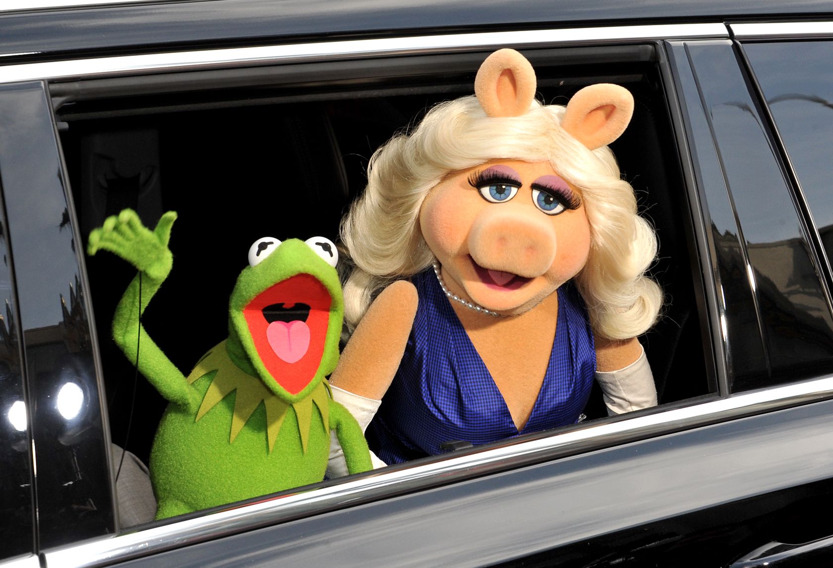kermit frog miss piggy in limo
