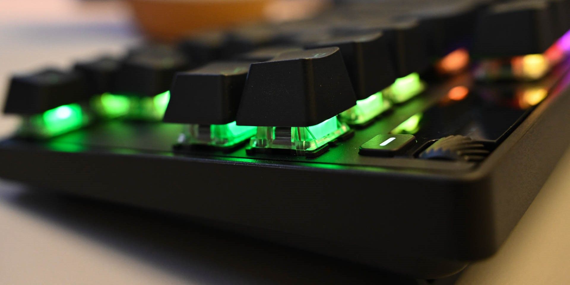 Light under keys Steelseries Apex Pro TKL Keyboard