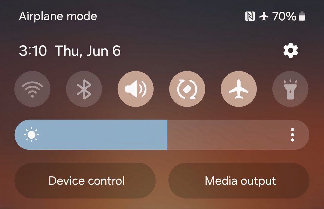 Панель быстрых настроек на телефоне Samsung
