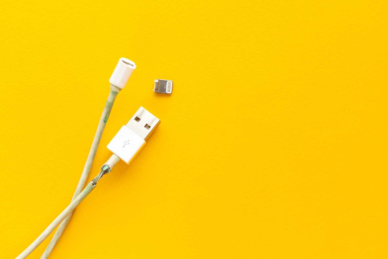 Kabel pengisian daya rusak