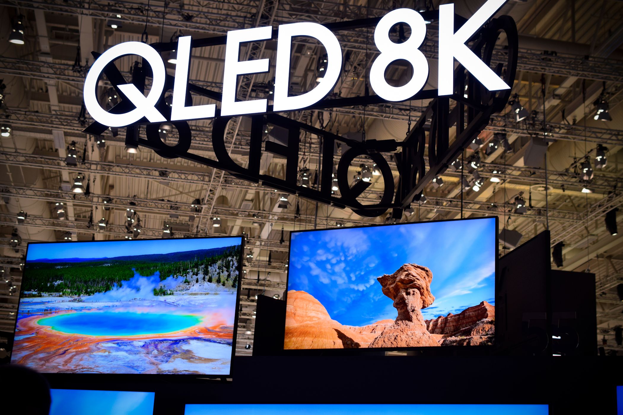 massive illuminated qled 8k sign