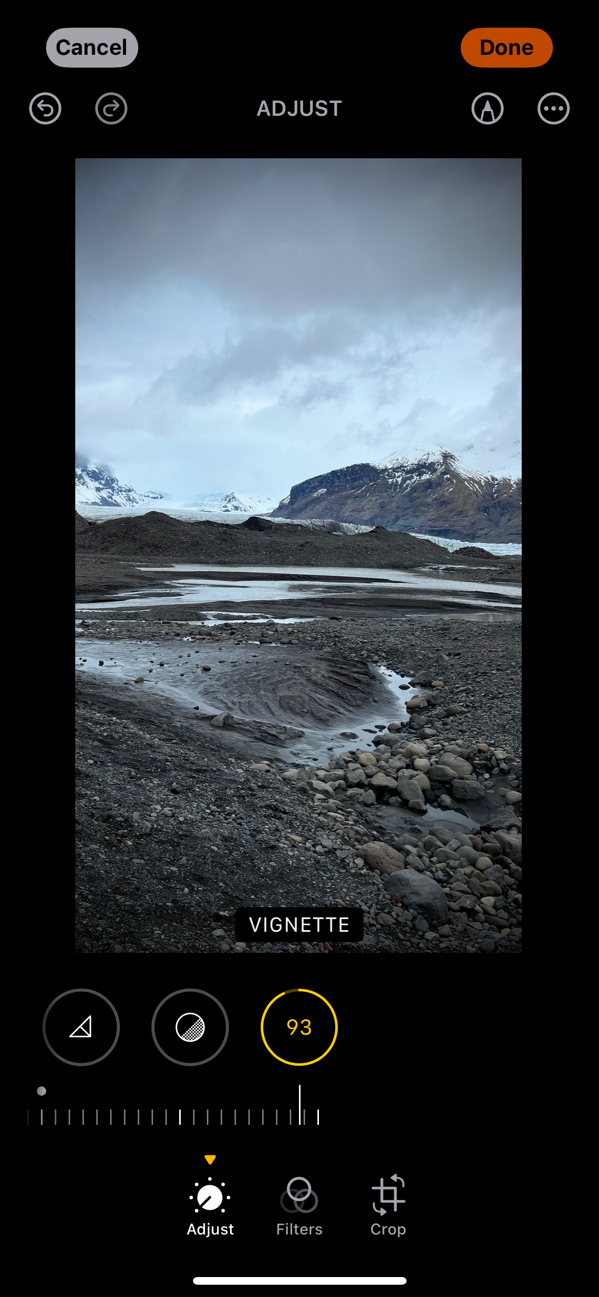 Adding vignetting to a picture in the Apple Photos app