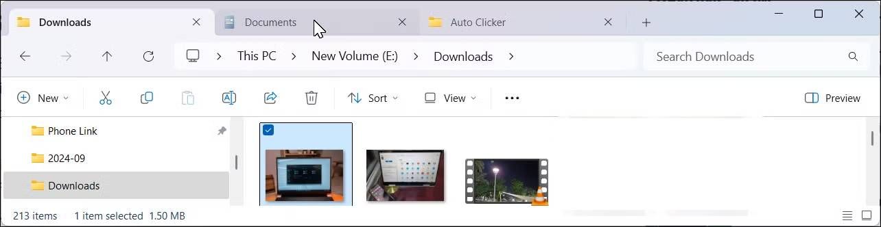 Windows 11 File Explorer با چندین تب باز