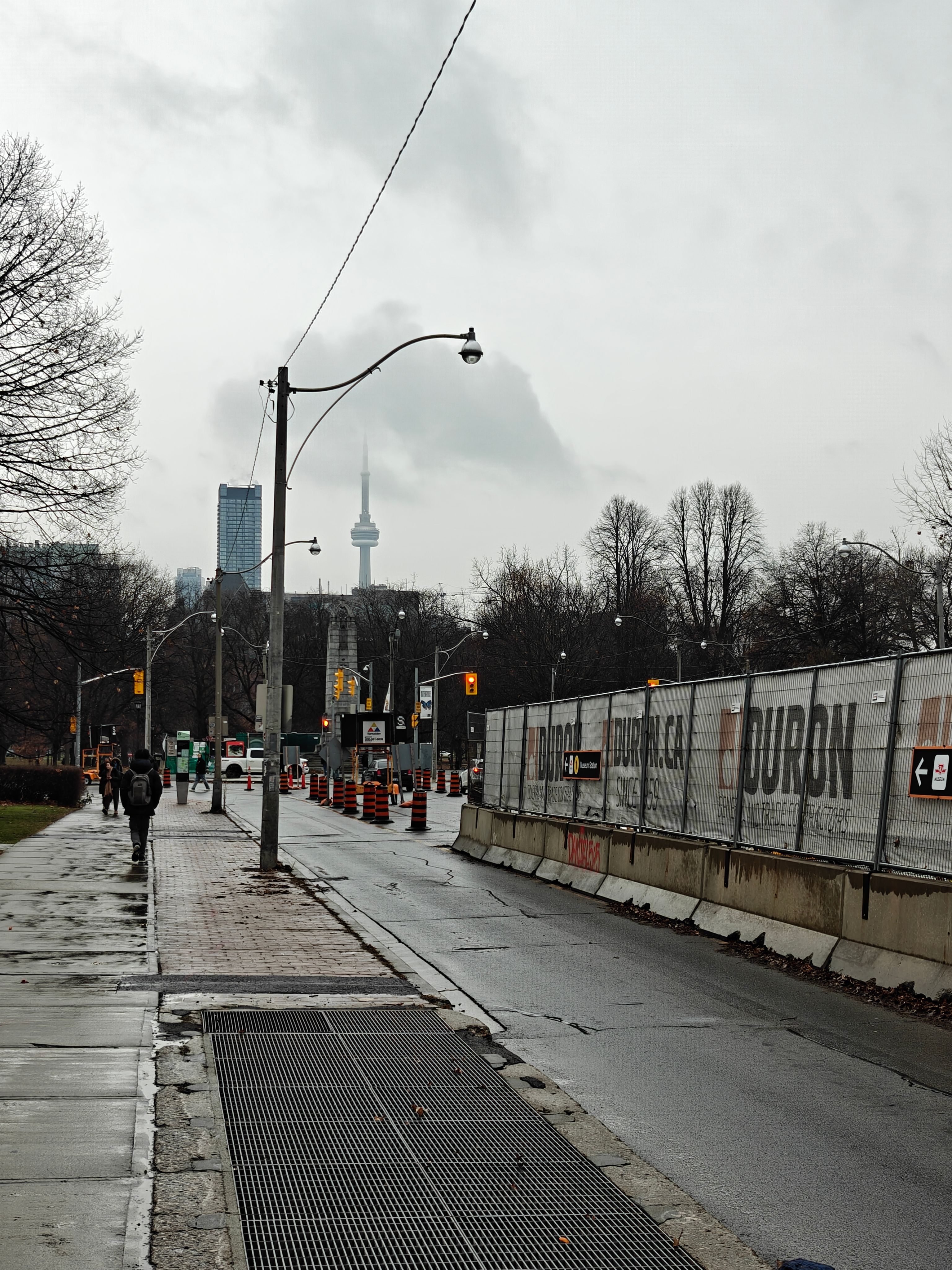 OnePlus 13 wide on downtown toronto skyline