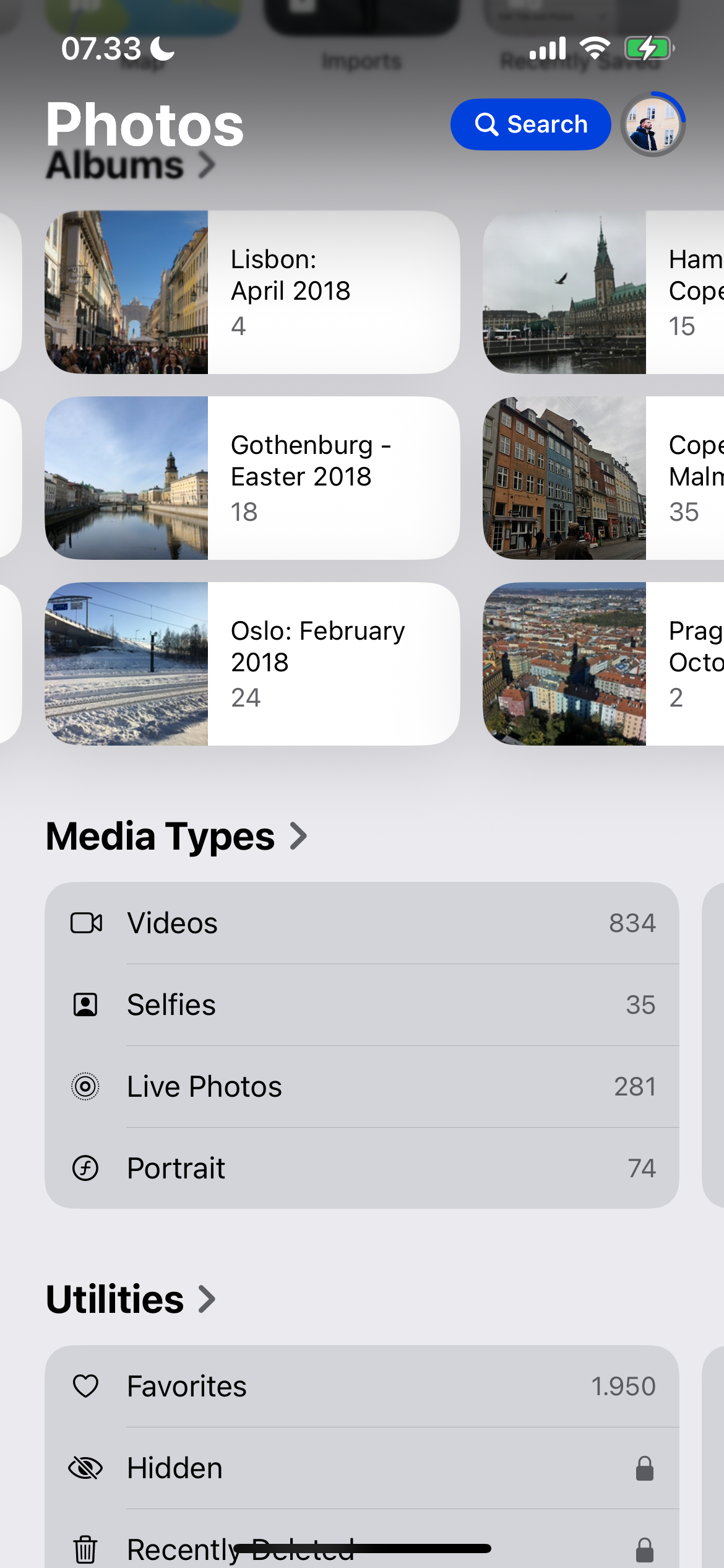An overview of albums on a smartphone