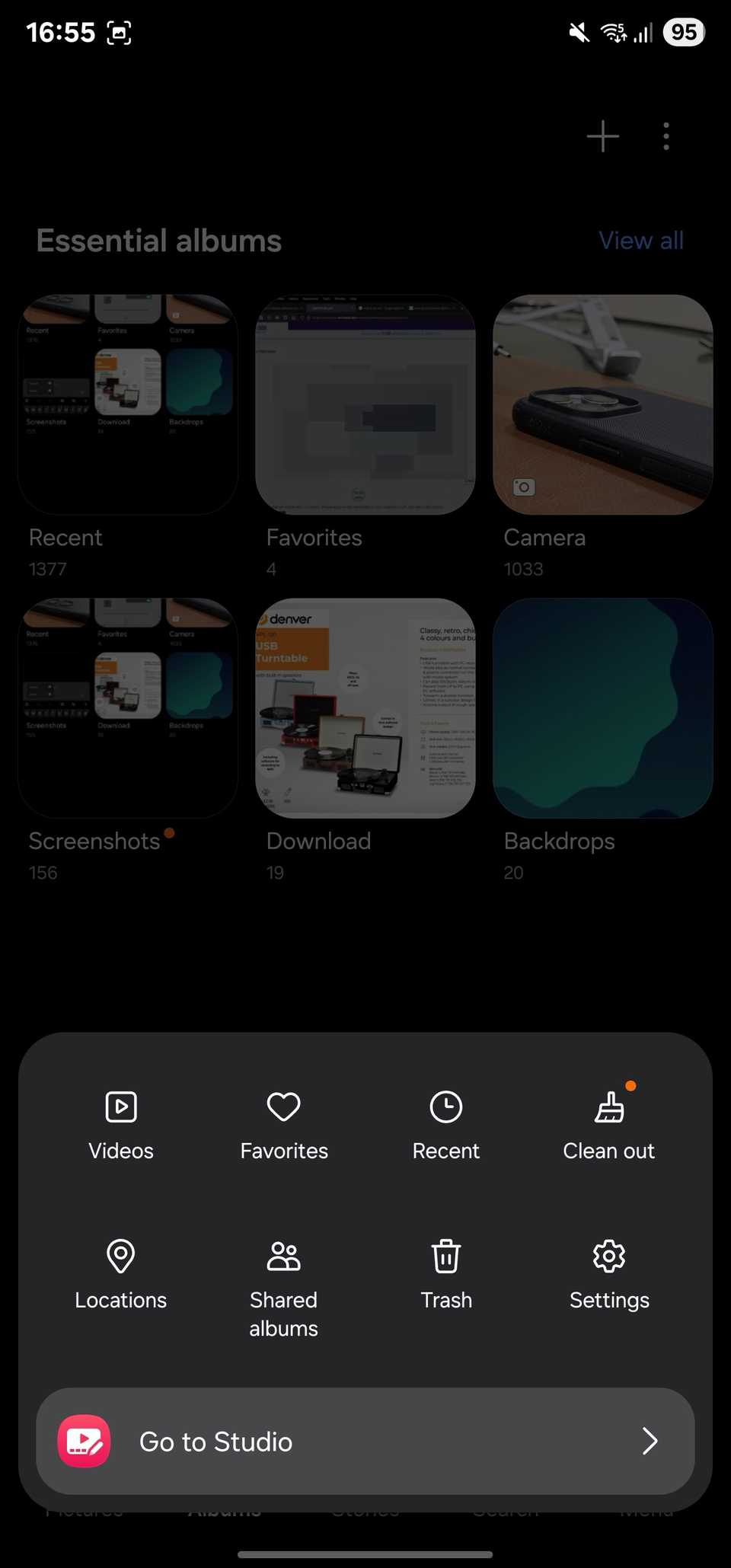 Menu options in Samsung Gallery.