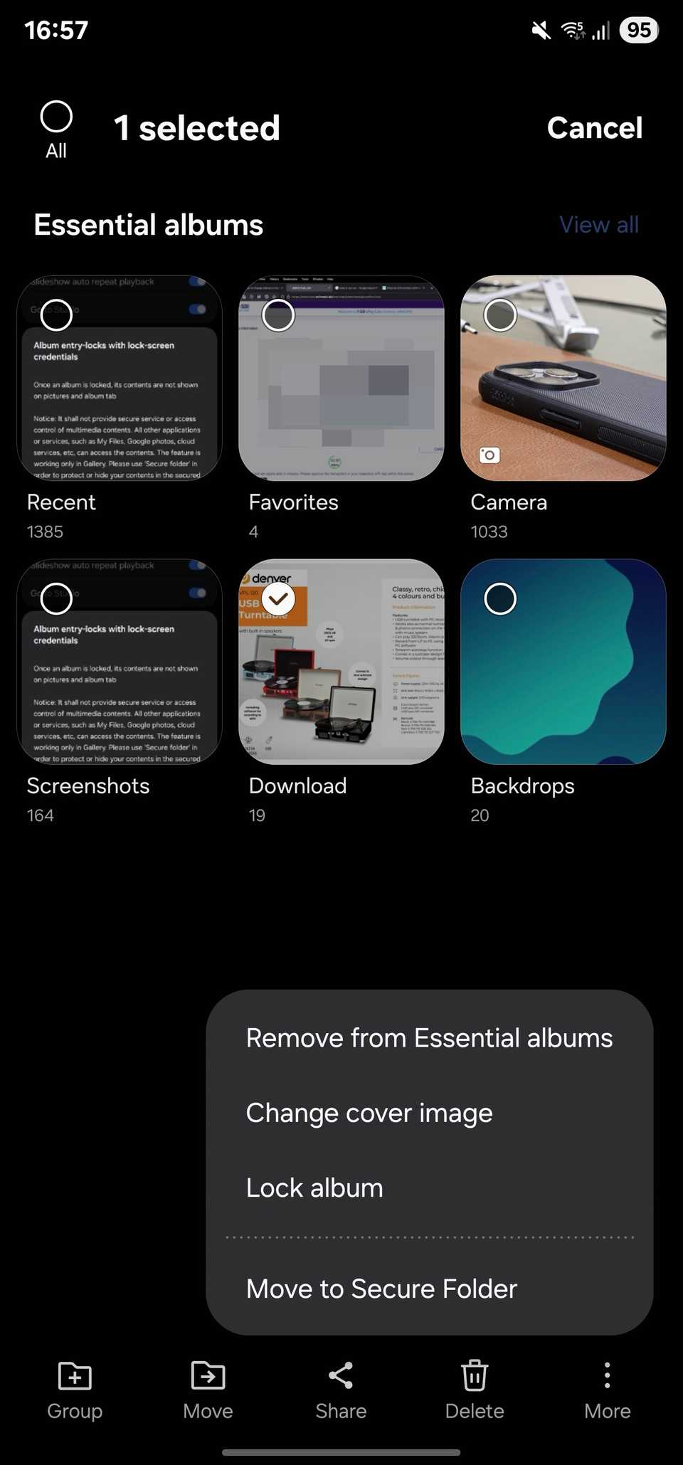 Locking album option in Samsung Gallery menu.