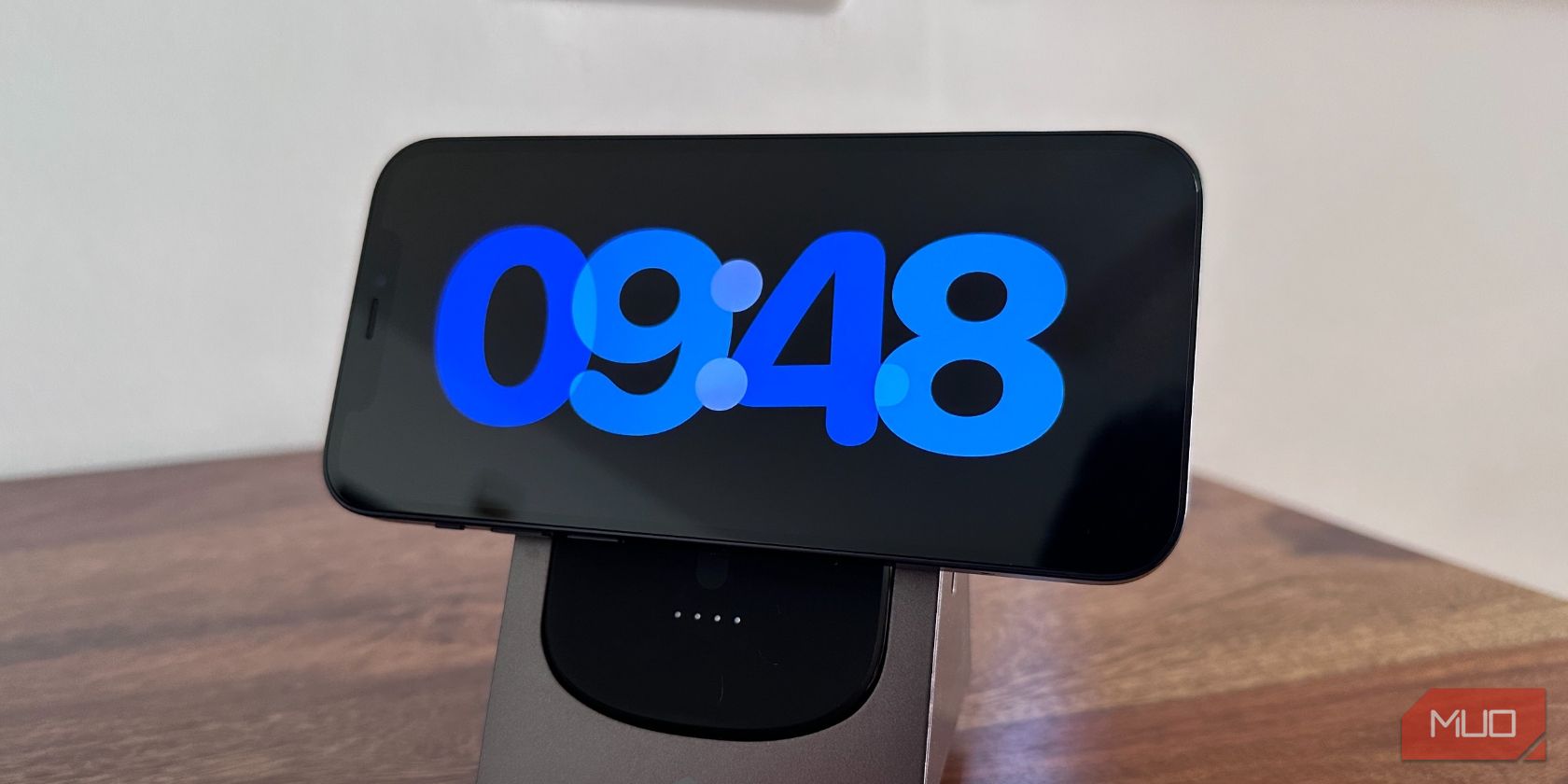 Apple StandBy Mode Float Clock Face