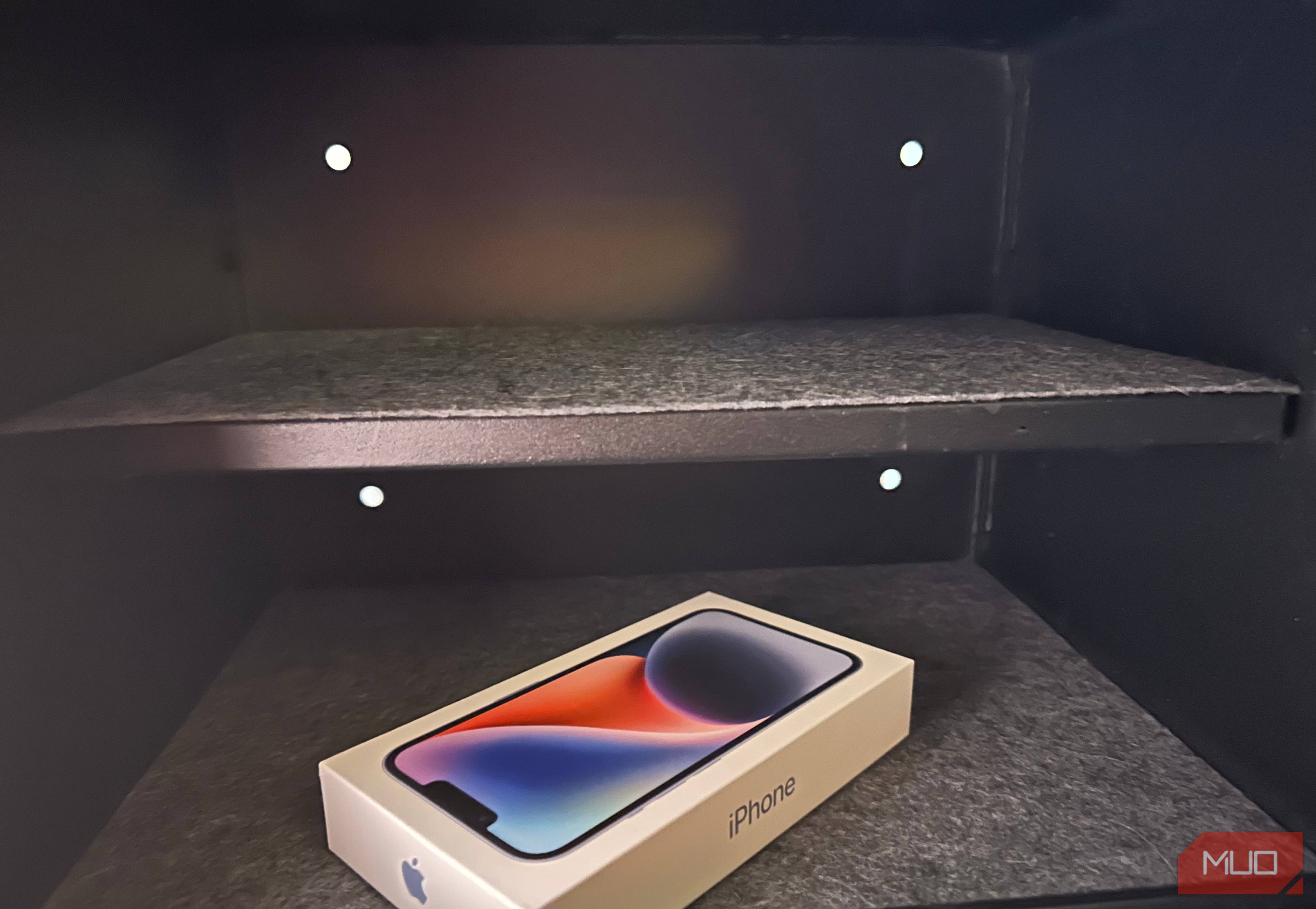 thumbnail image 2 of 2Pcs Fake Charger Diversion Safe Plastic Charger Money Box Portable Hidden WaYFV 2 of 10