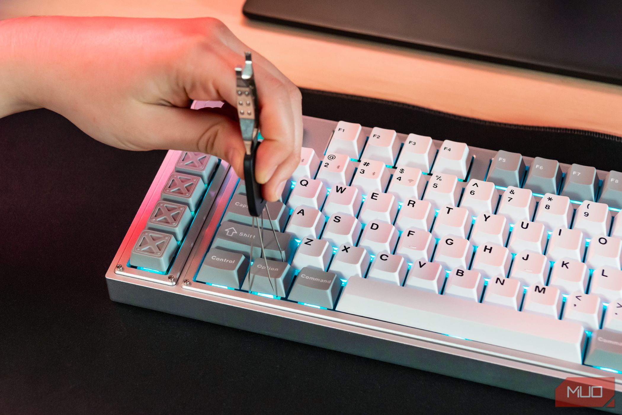 person-removing-a-keycap-from-the-keychron-lemokey-l3