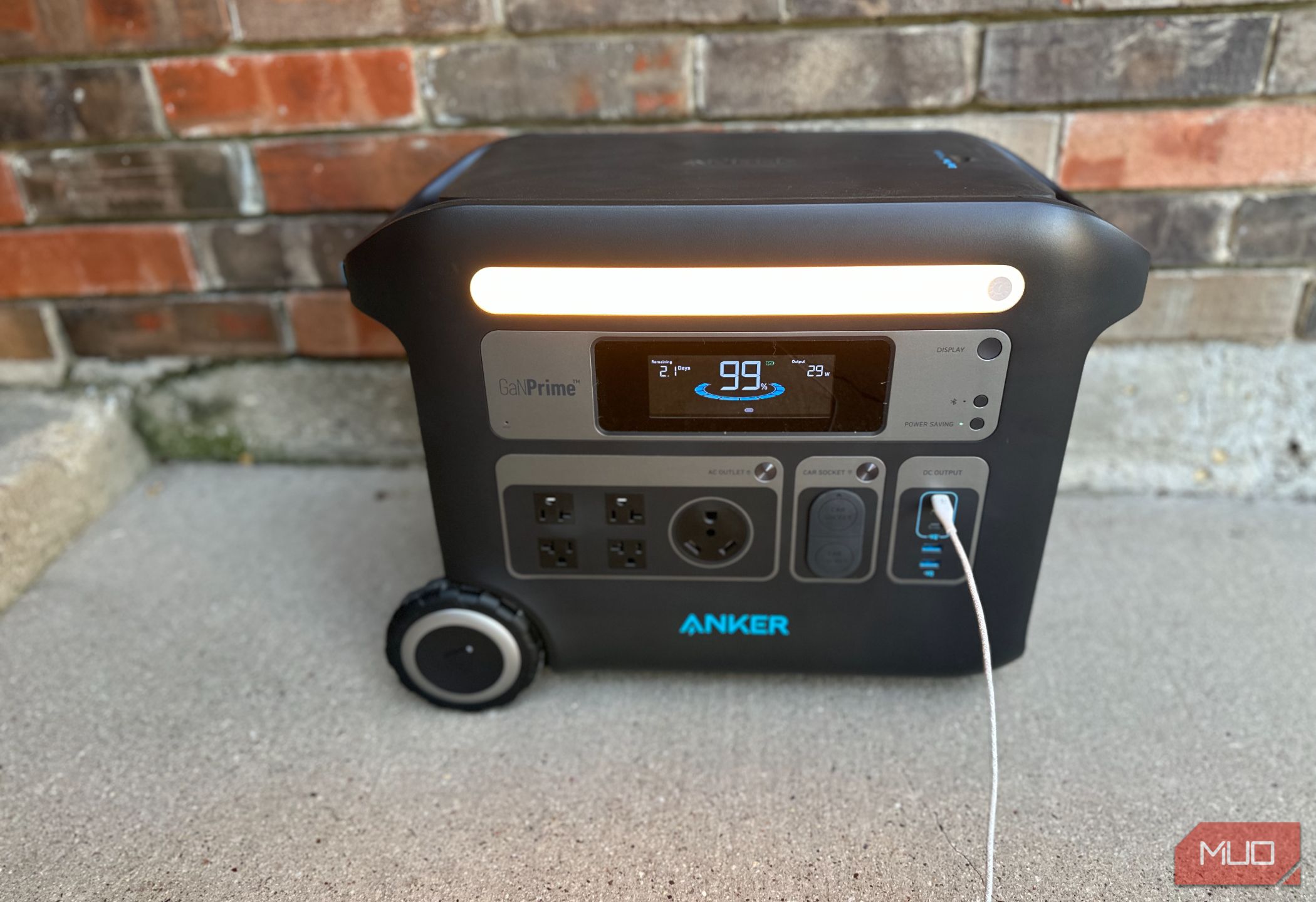 anker solix f2000 light