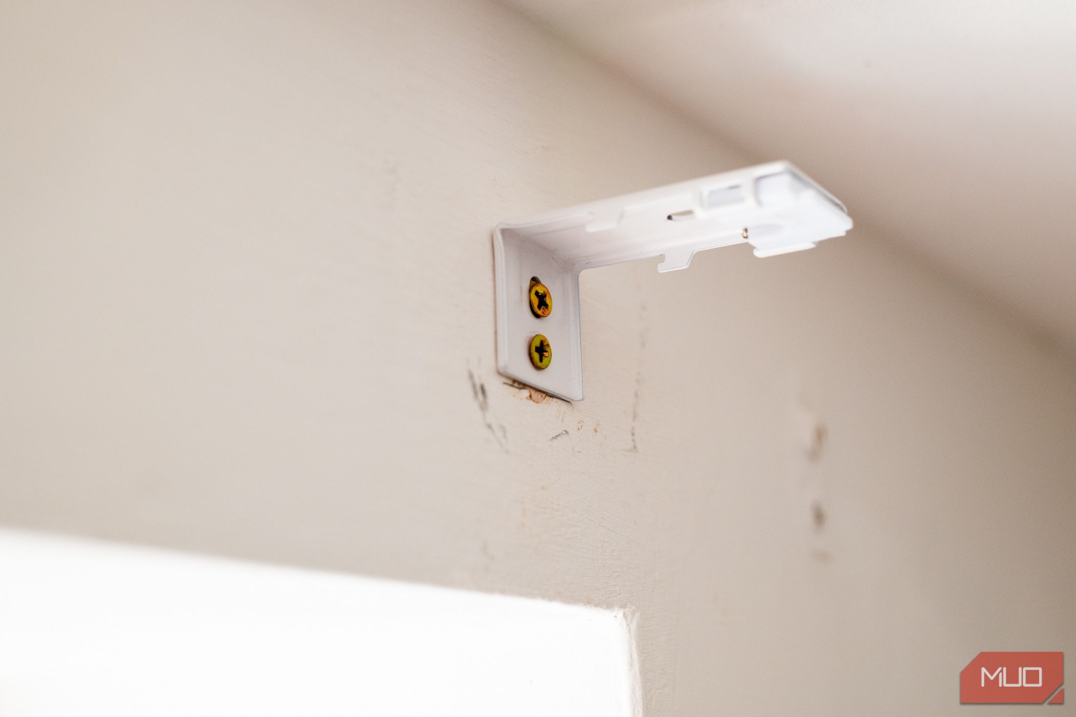 smartwings matter shade review - fitting clip to wall