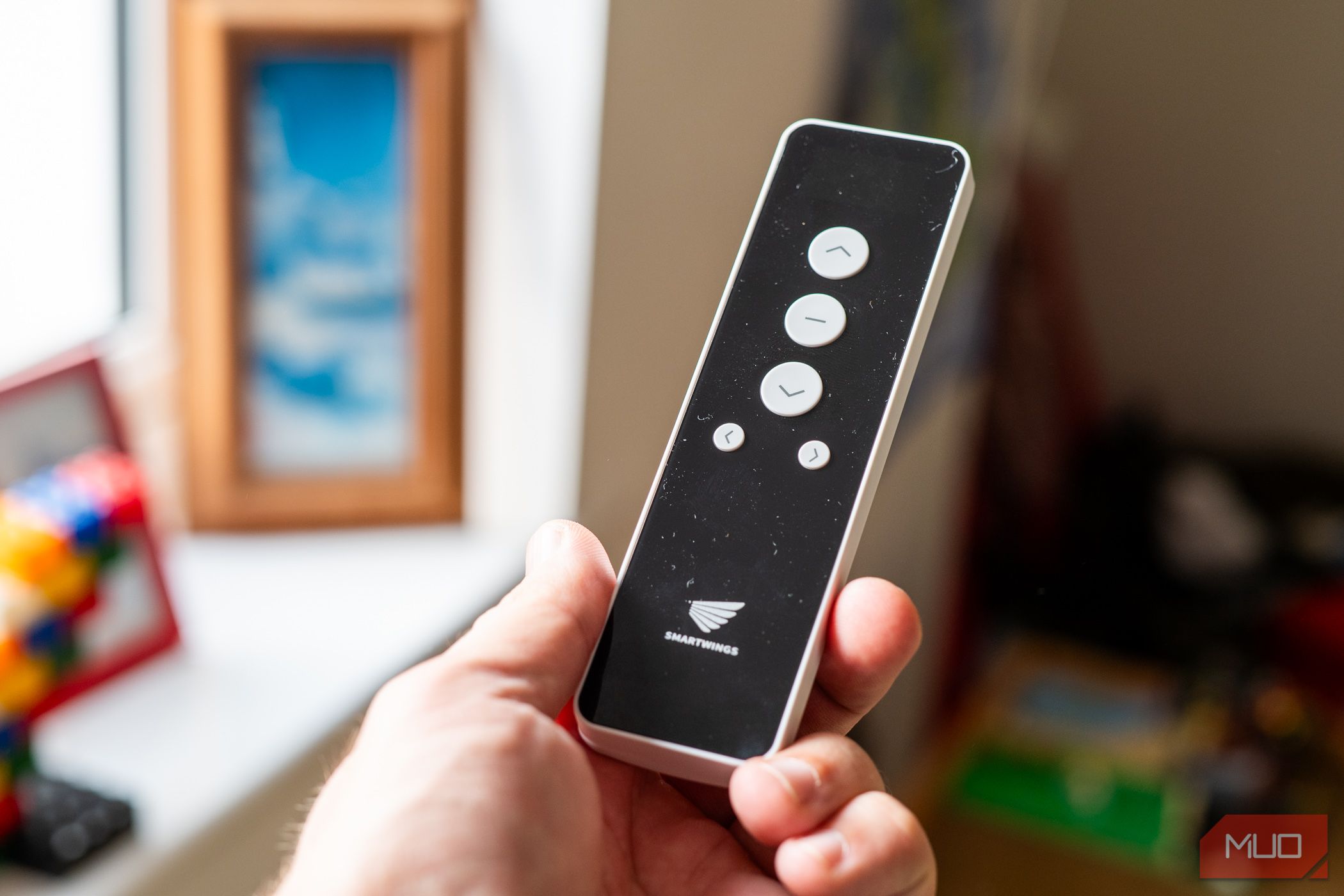 smartwings matter shade review - remote control
