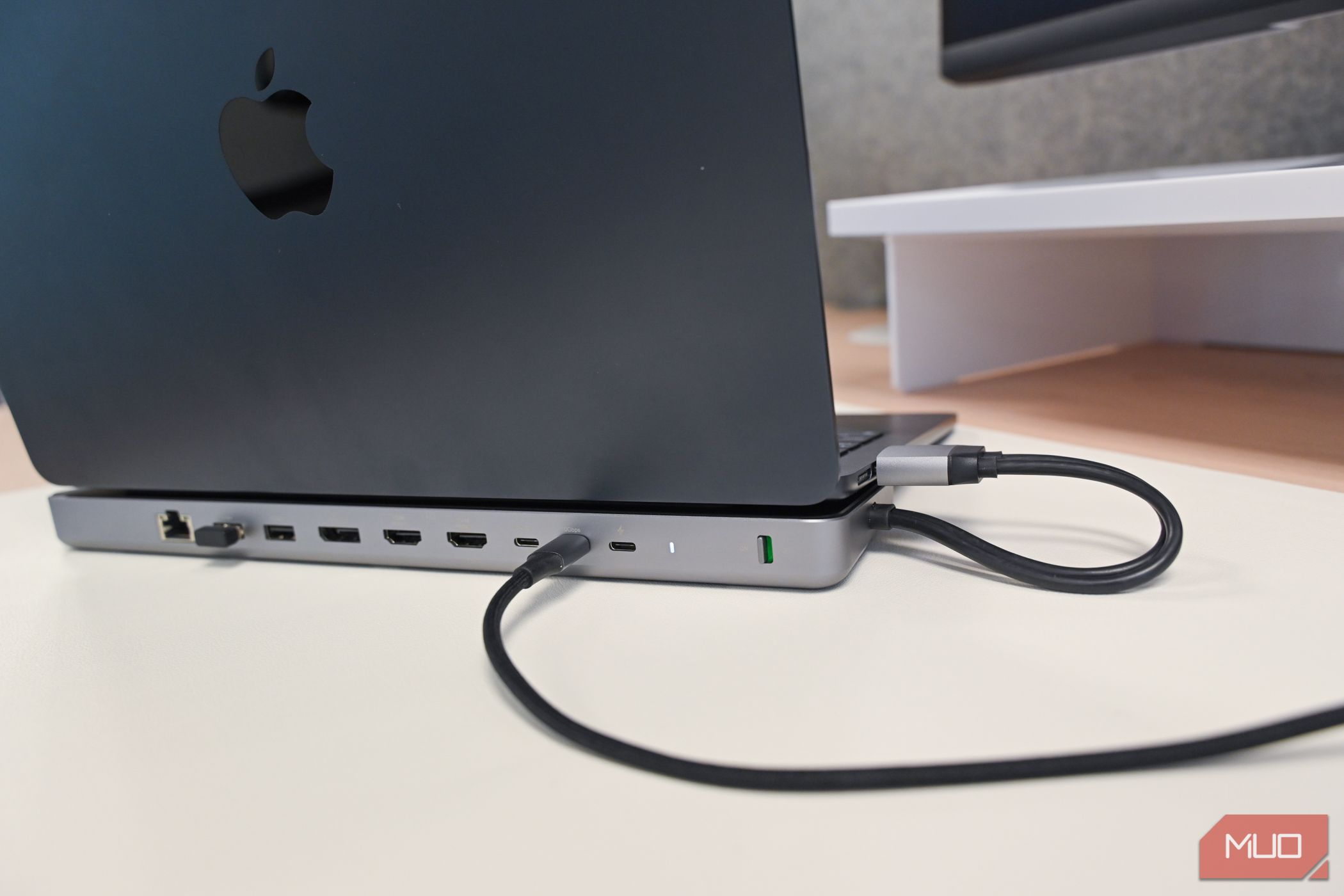 Satechi Dual Dock Stand with MacBook Air