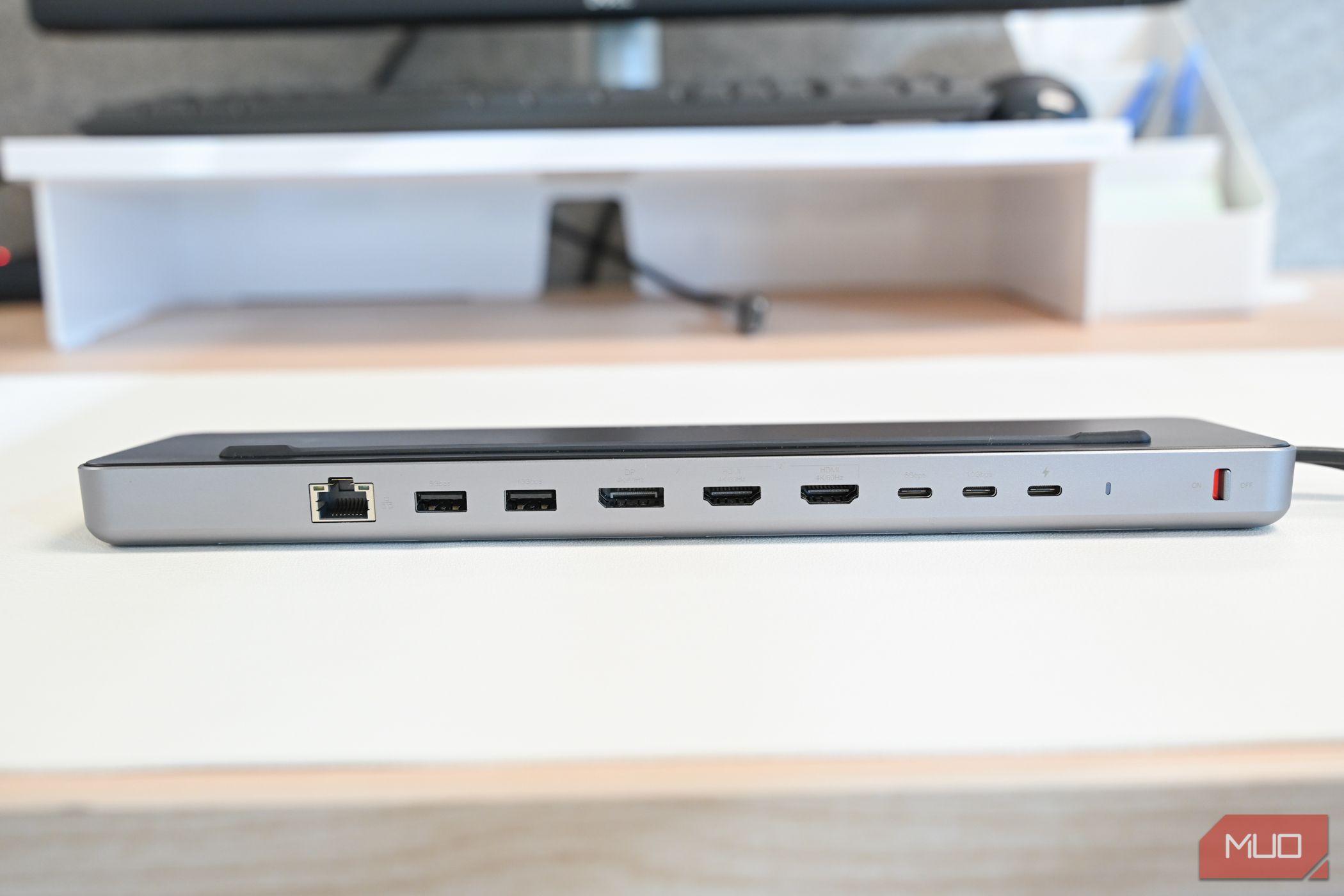 Satechi Dual Dock Stand ports