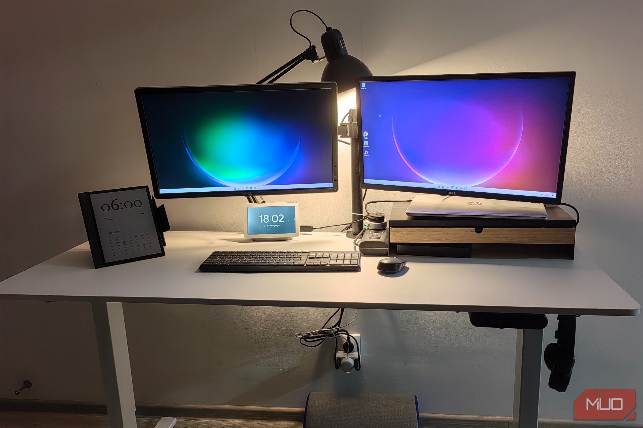 Fezibo Basic Standing Desk with working monitors