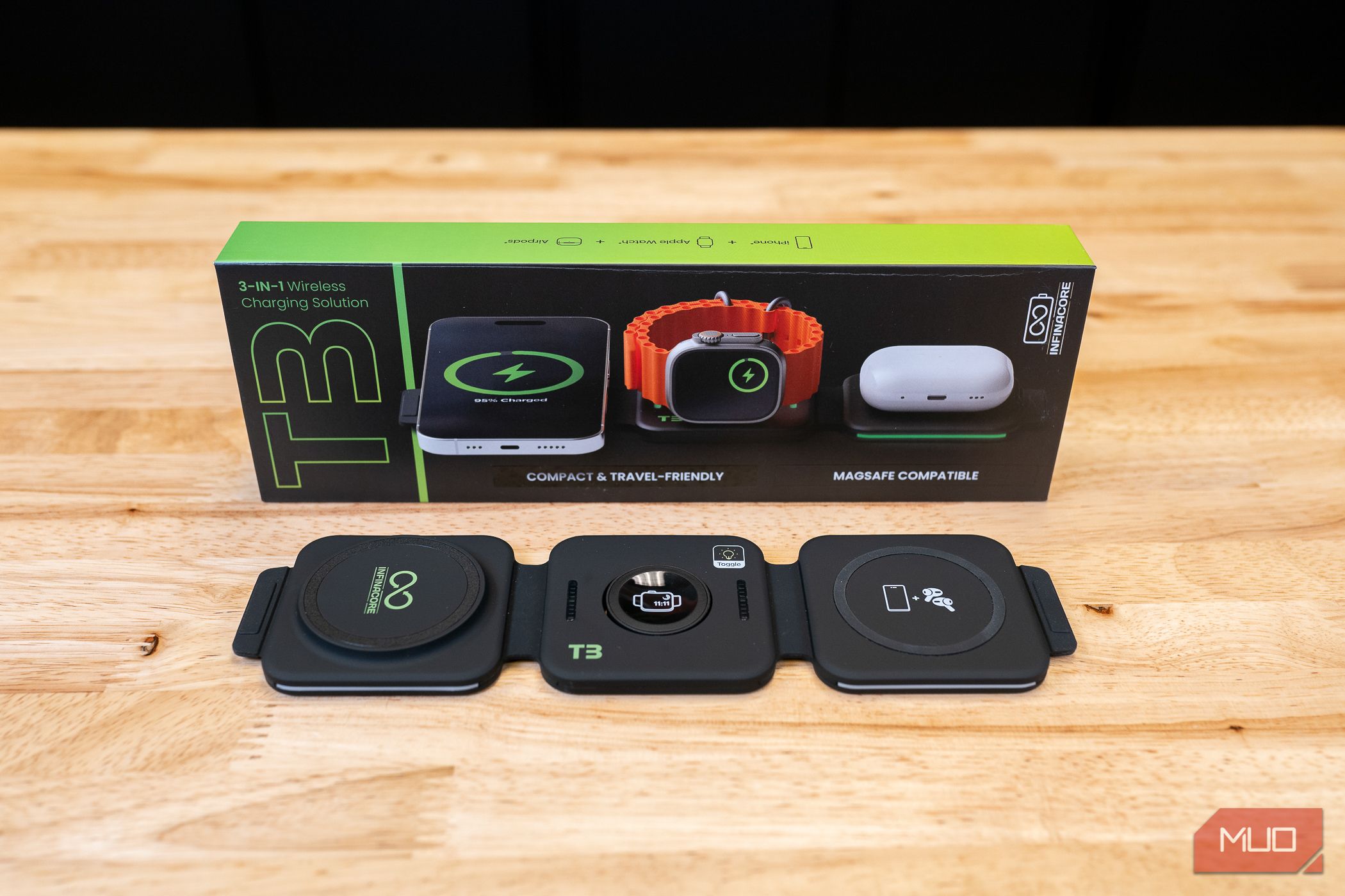 Tapete de carregamento Infinacore T3 na frente da caixa