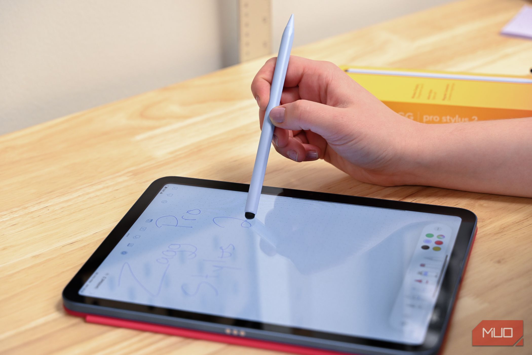 Using the capacitive rear tip of the ZAGG Pro Stylus 2