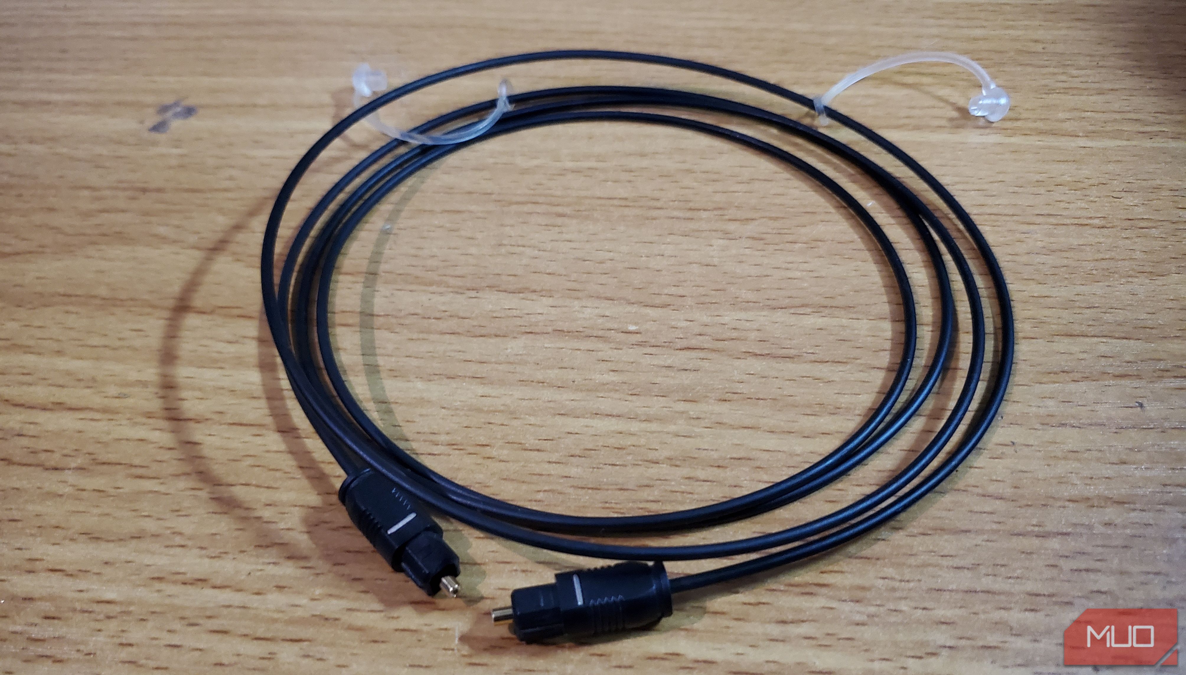 An optical cable for connecting a soundbar to a TV