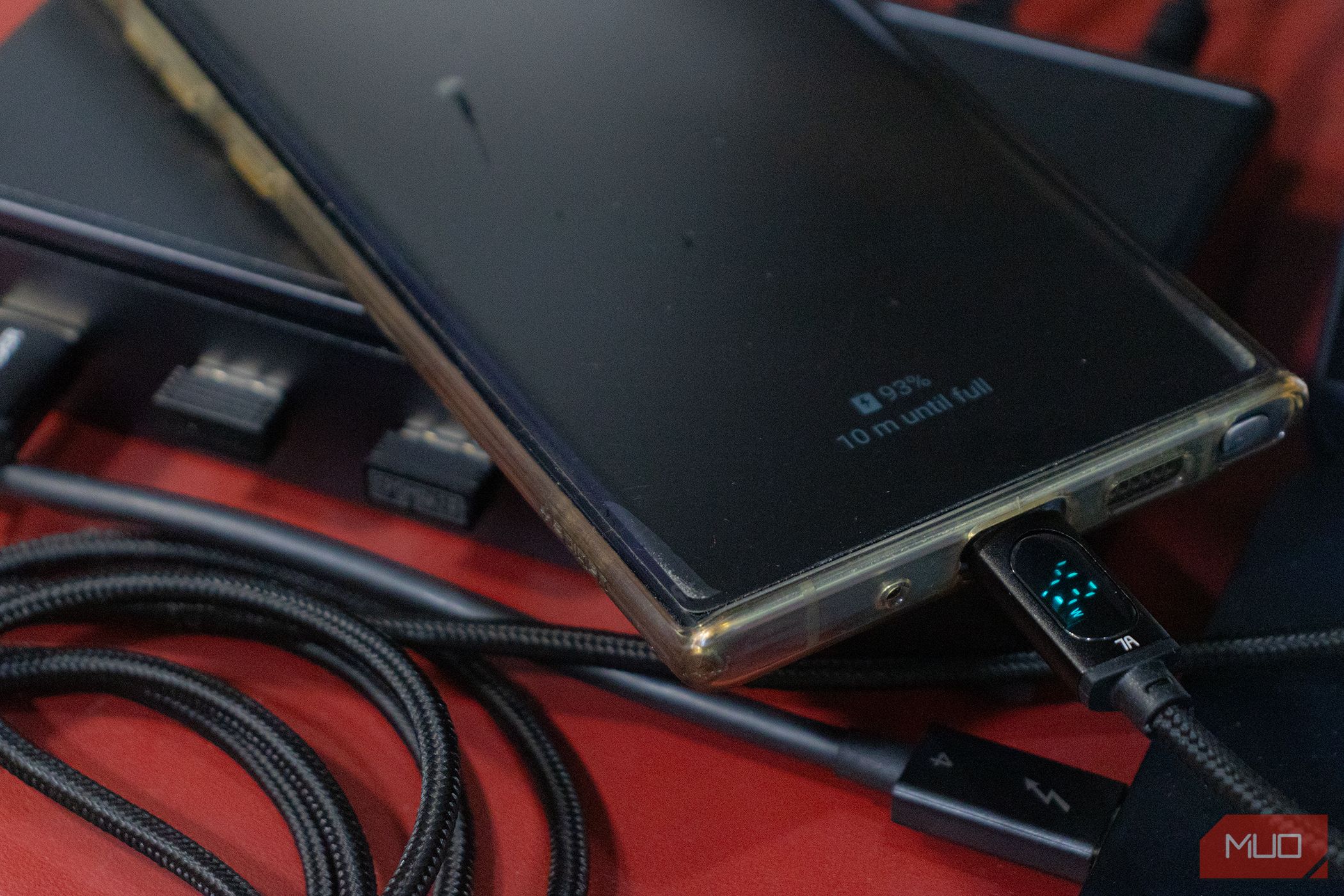 Ugreen Revodok Max 208 charging a Samsung Note10+