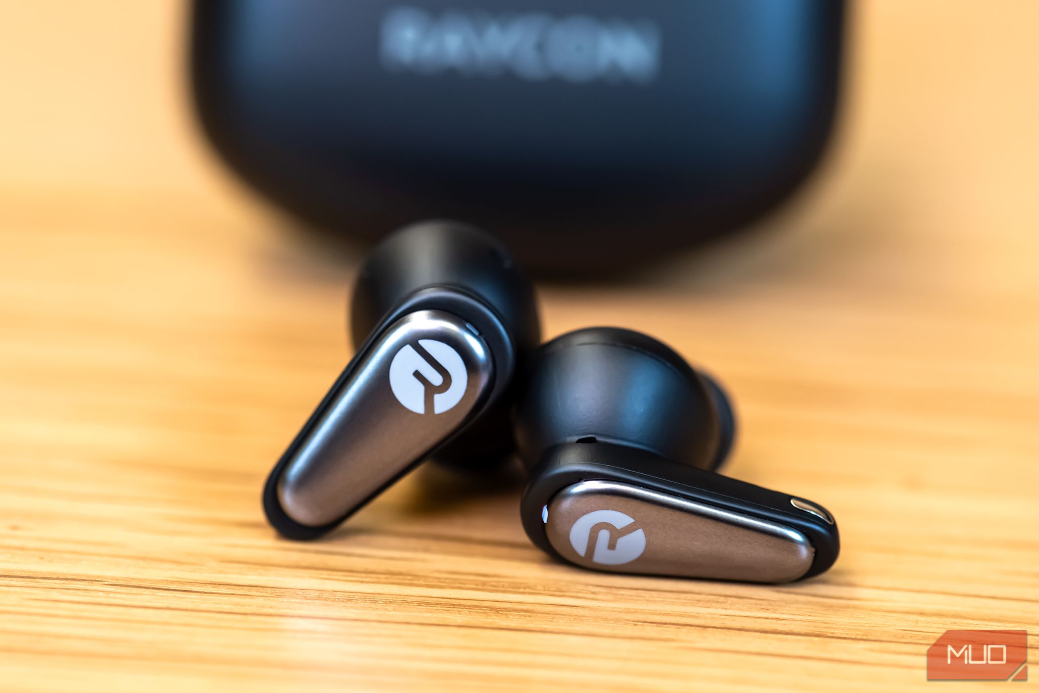 Raycon logo on the Raycon Everyday Earbuds Pro